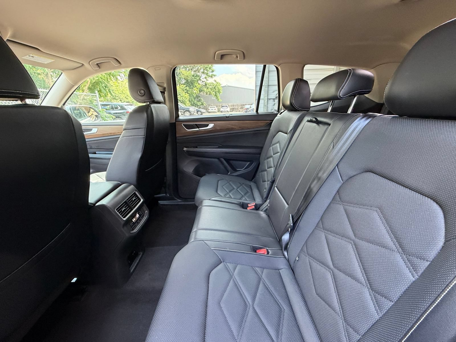 Used 2024 Volkswagen Atlas SE AWD/4WD image 25