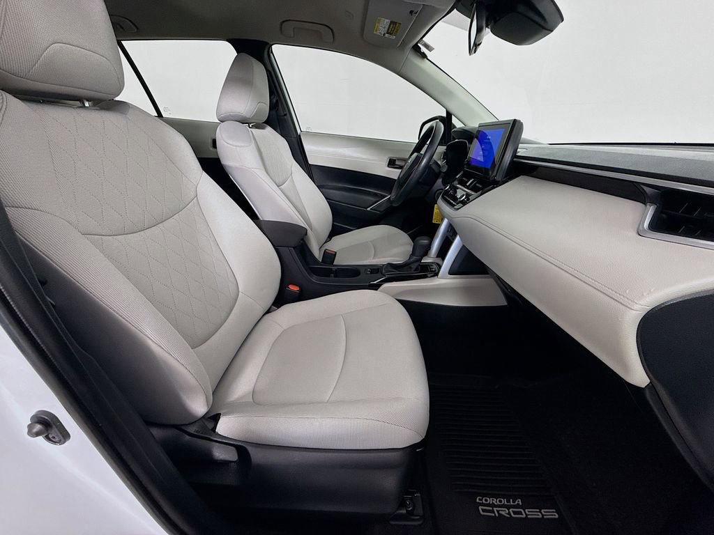 Certified 2024 Toyota Corolla Cross L image 29