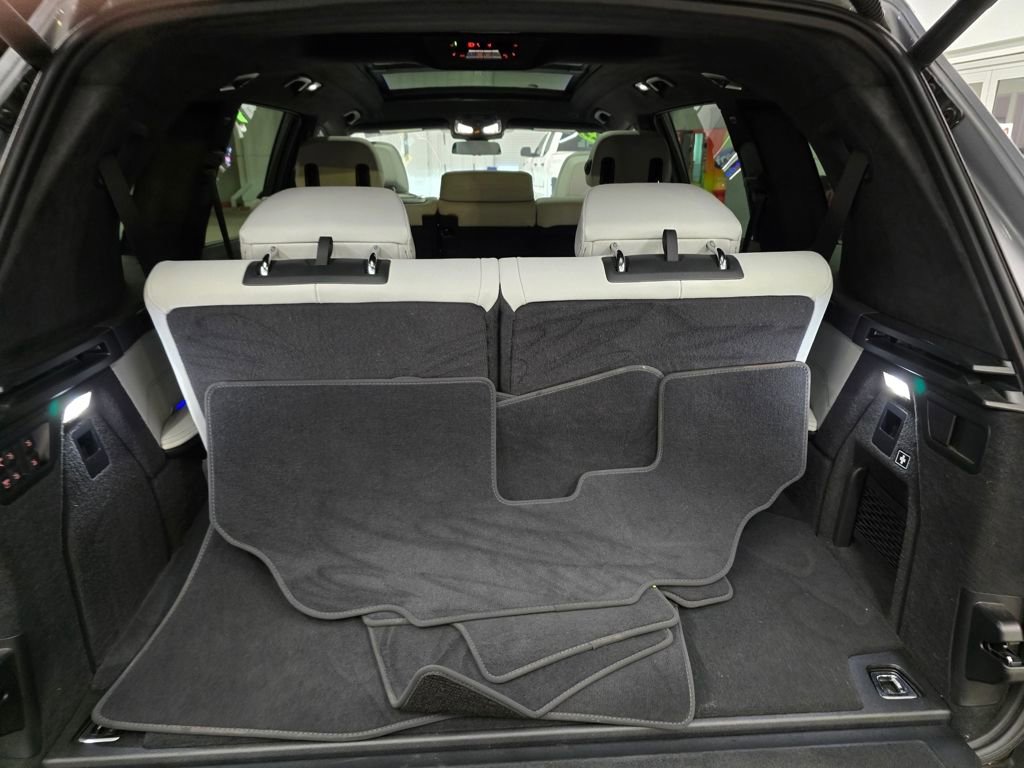 Used 2023 BMW X7 xDrive40i w/ Executive Package image 44