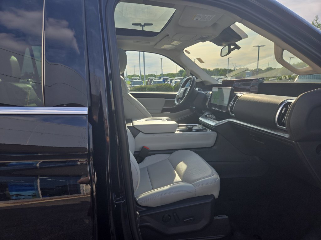 Certified 2025 Ford Expedition Platinum w/ Driver's Package AWD/4WD image 32