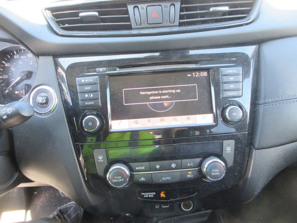 Used 2018 Nissan Rogue SL w/ Premium Package image 10