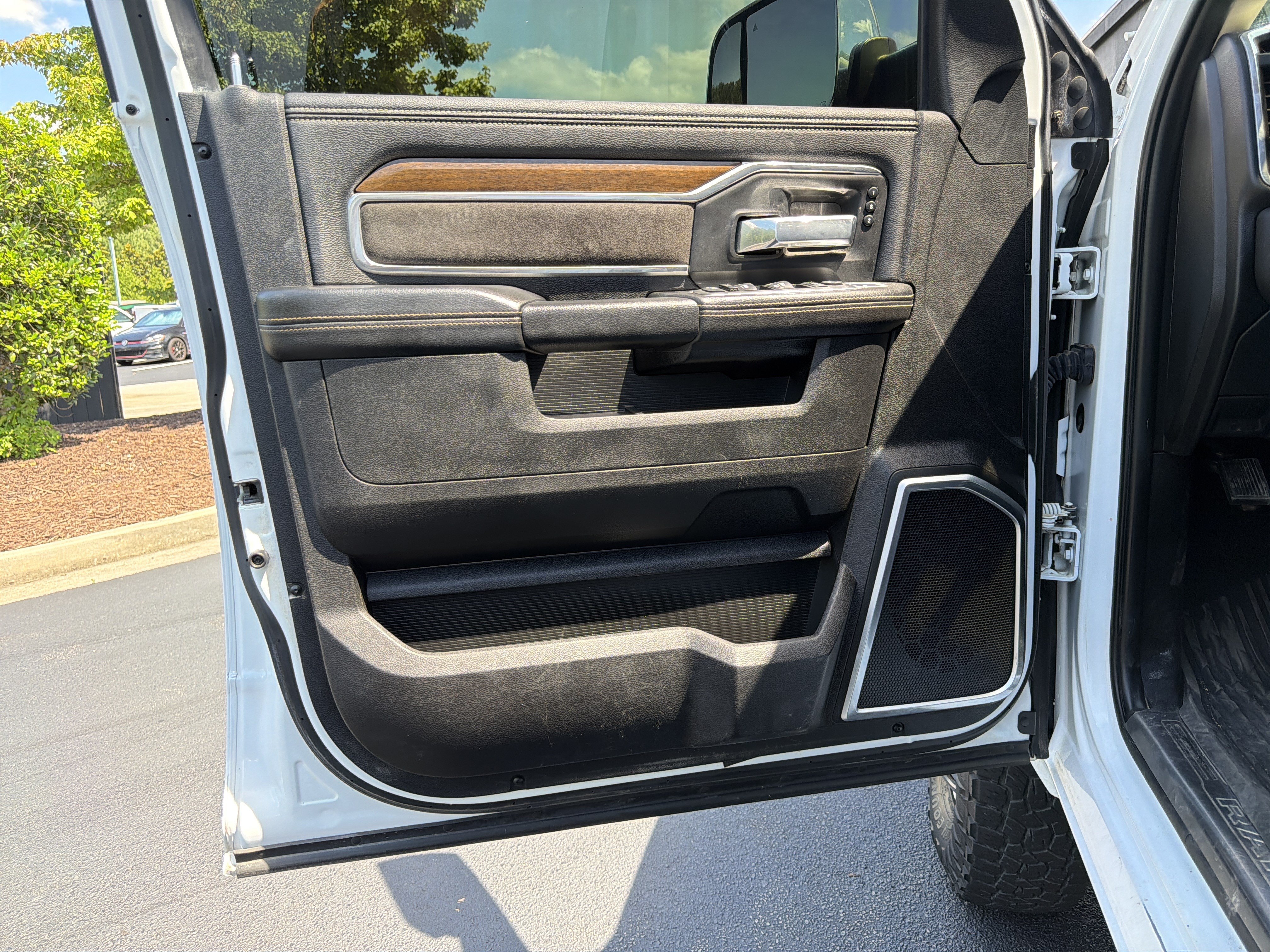 Used 2022 RAM 3500 Laramie AWD/4WD image 19