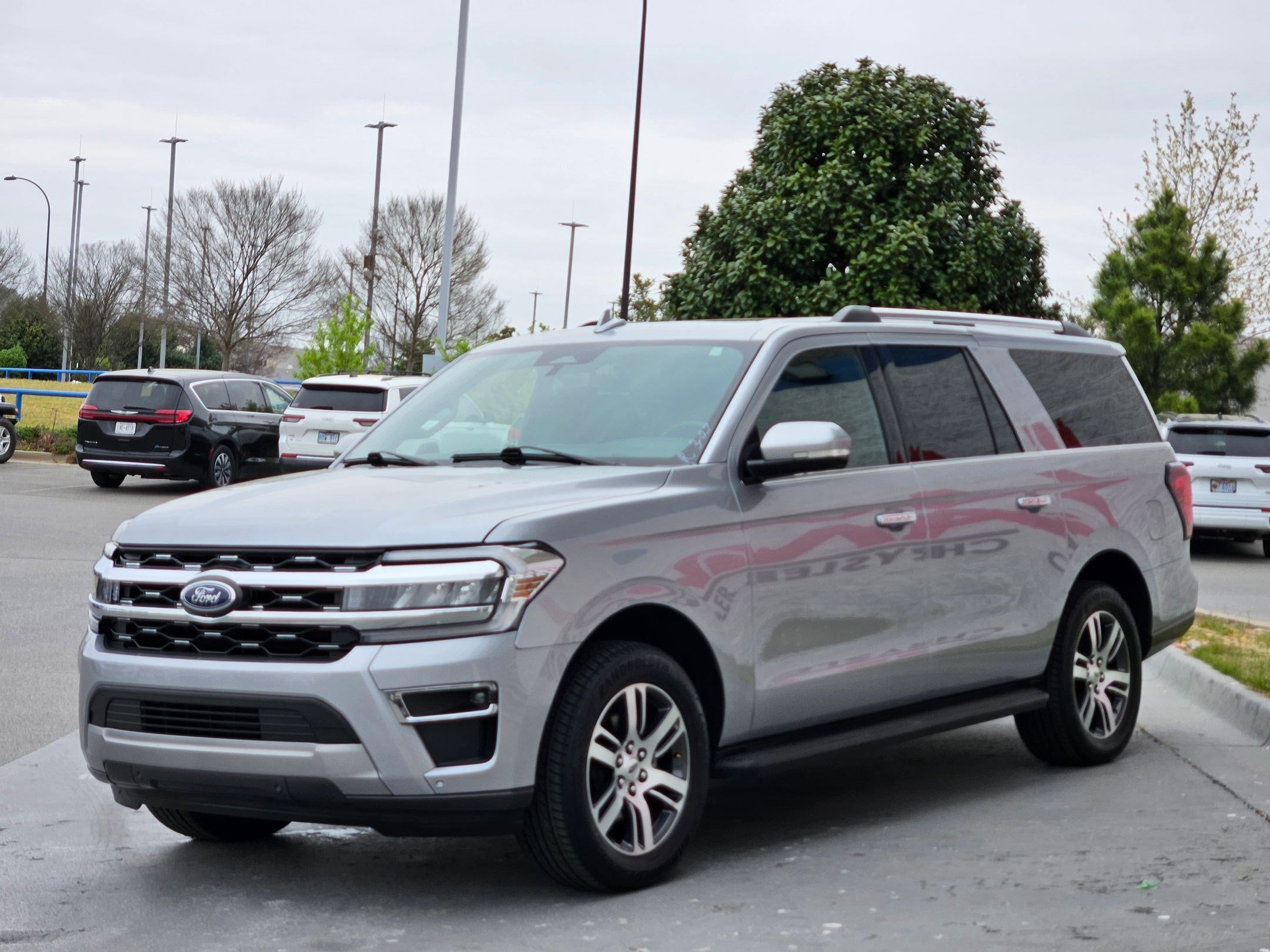 Used 2024 Ford Expedition Max Limited image 3