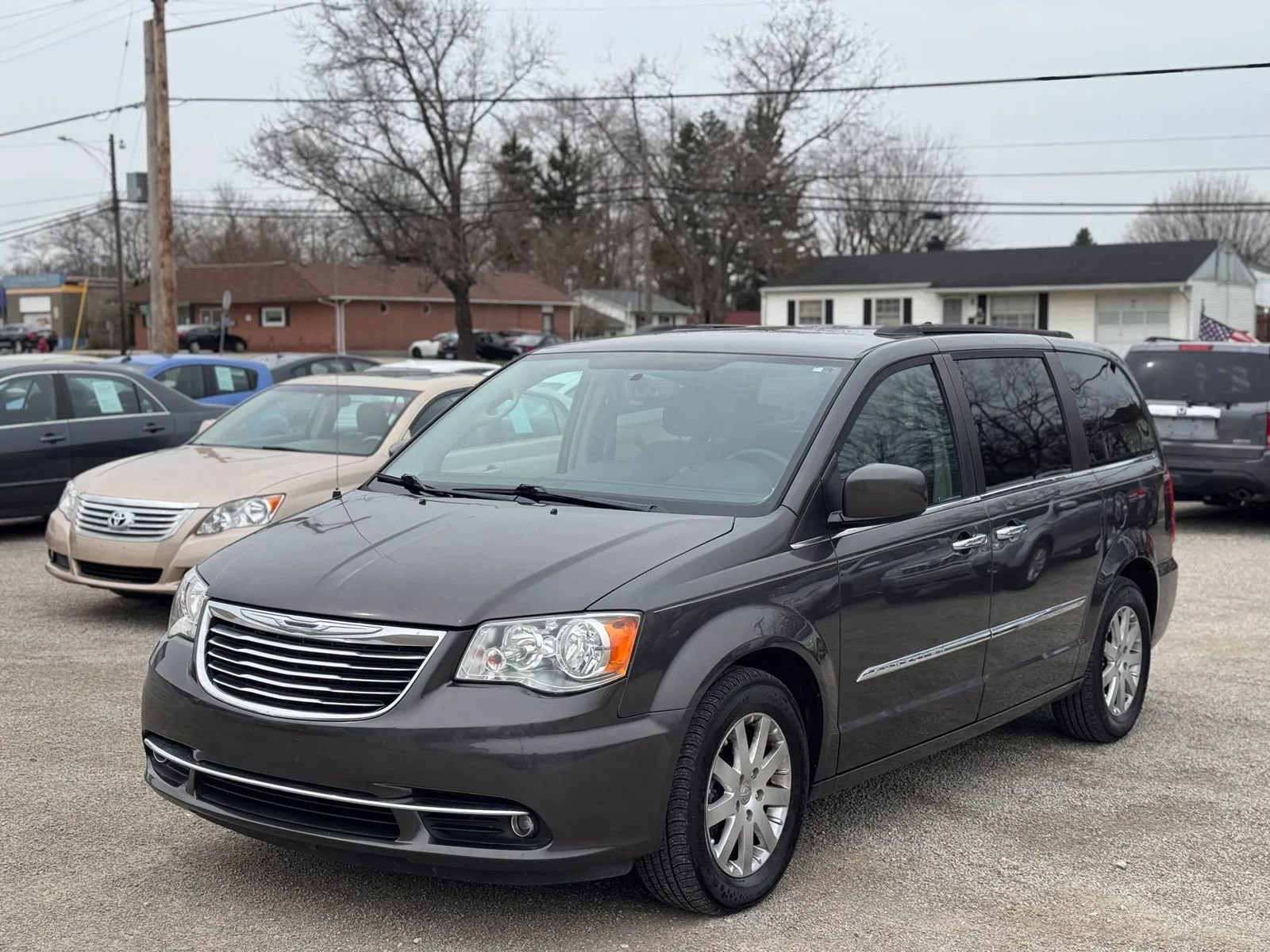 Used 2016 Chrysler Town & Country Touring w/ Driver Convenience Group FWD image 10