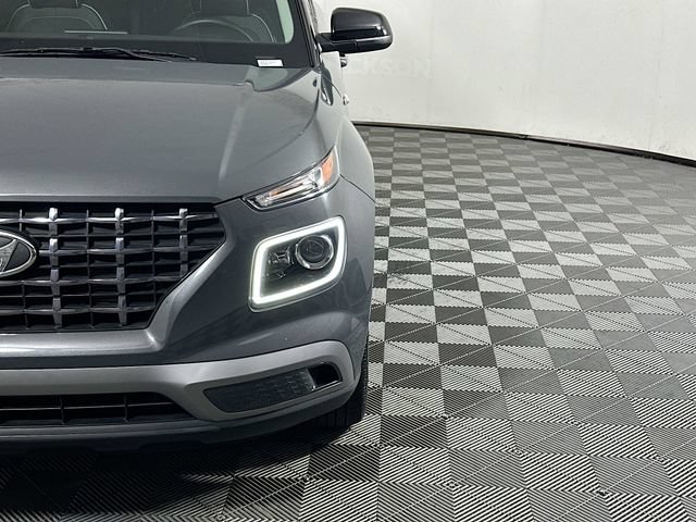 Used 2023 Hyundai Venue Limited w/ Cargo Package FWD image 9