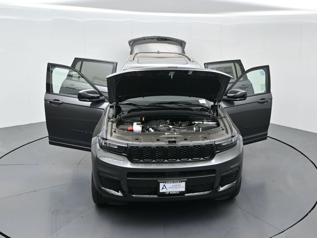 New 2025 Jeep Grand Cherokee L Limited w/ Black Appearance Package image 30