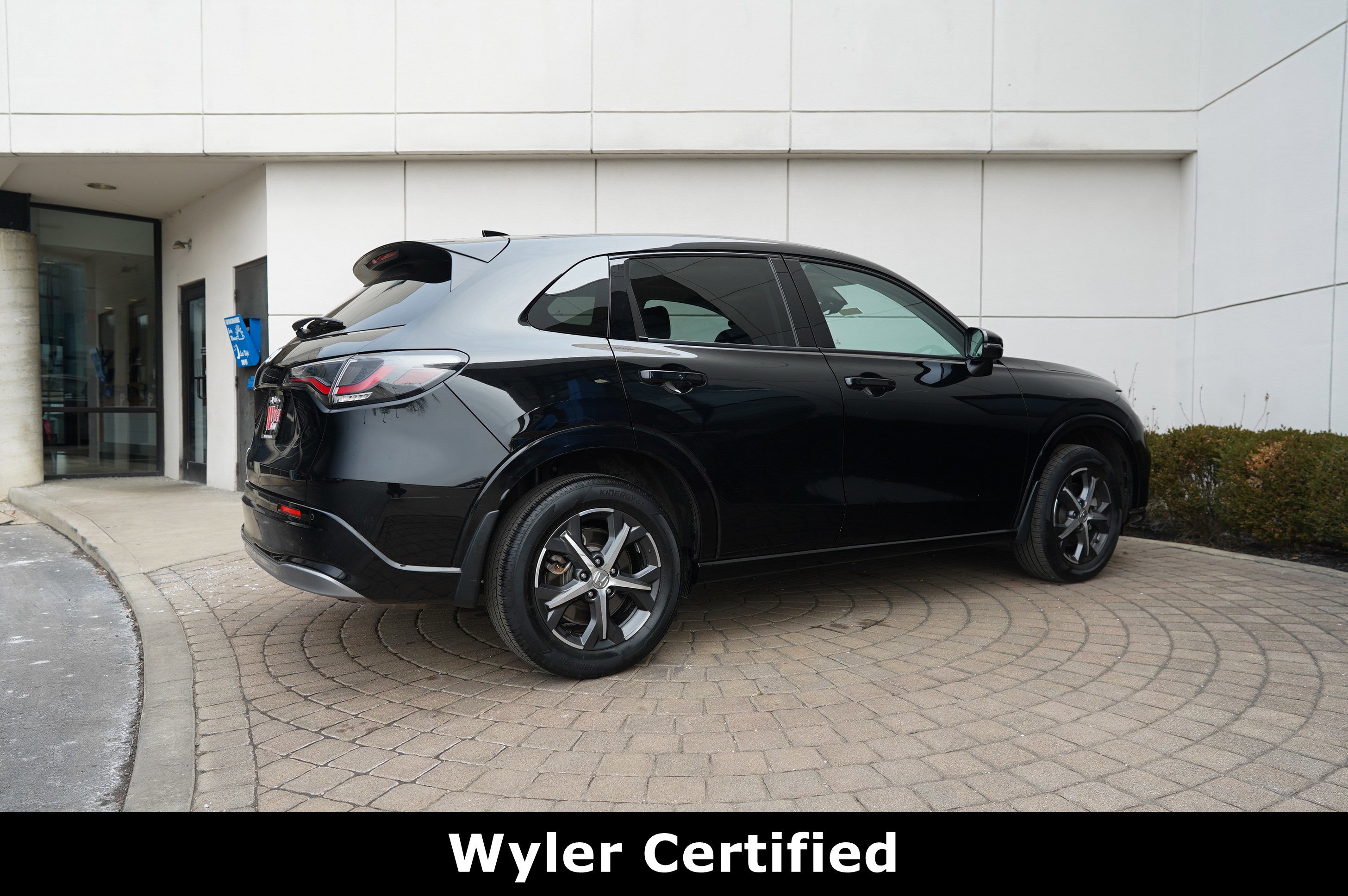 Used 2024 Honda HR-V EX-L image 3