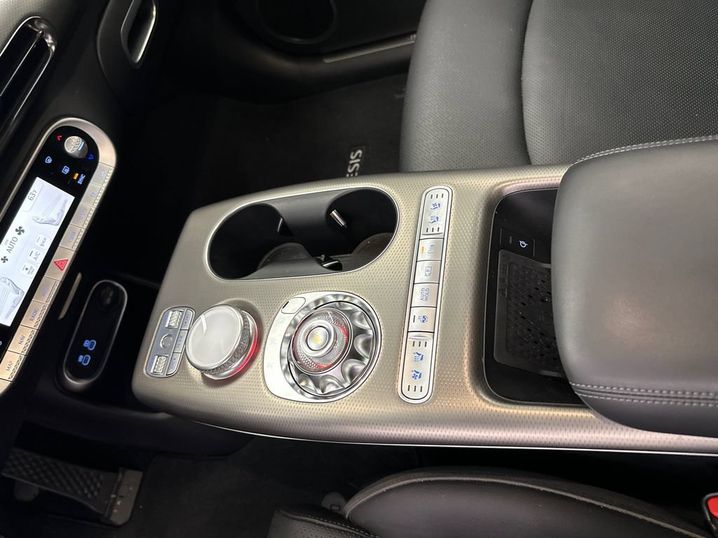 Used 2023 Genesis GV60 Advanced AWD/4WD image 32
