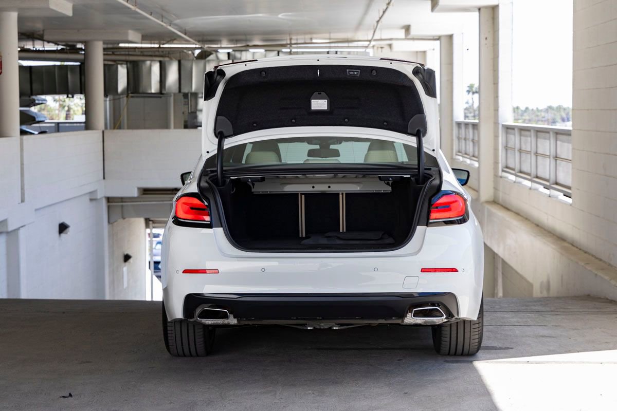 Certified 2023 BMW 530e w/ Premium Package image 23