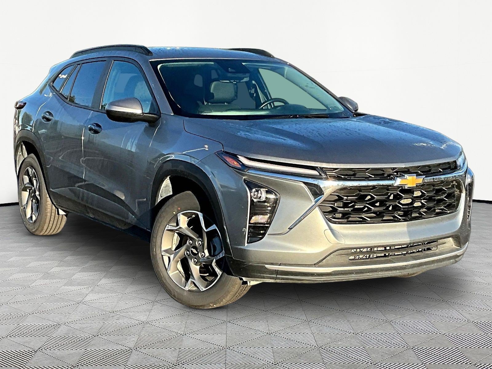 Used 2025 Chevrolet Trax LT w/ Driver Confidence Package FWD image 3
