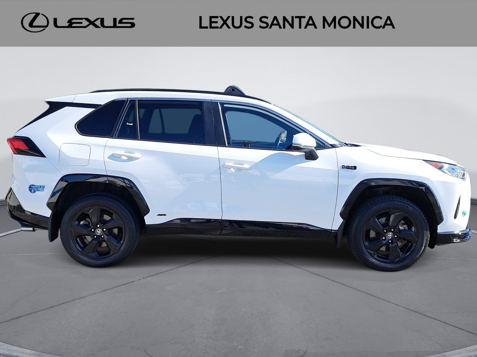 Used 2021 Toyota RAV4 SE w/ Weather & Moonroof Package AWD/4WD image 4