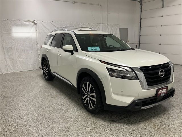Used 2023 Nissan Pathfinder Platinum image 4