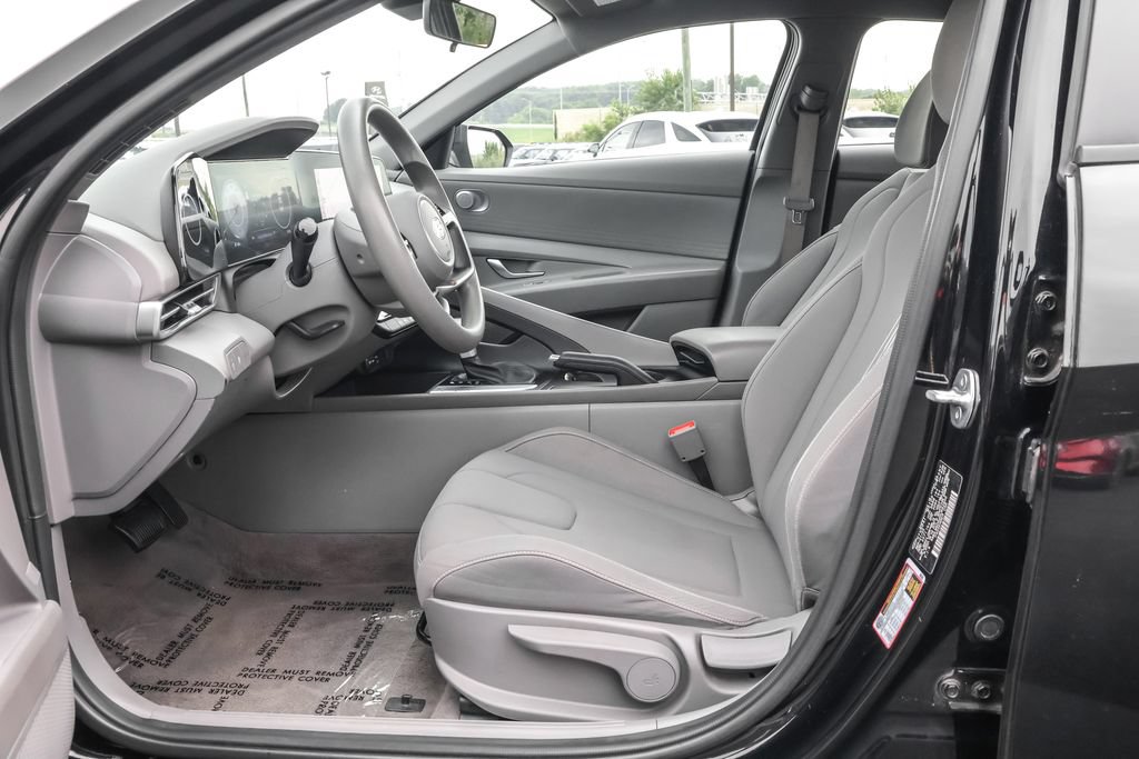 Used 2024 Hyundai Elantra SEL FWD image 6