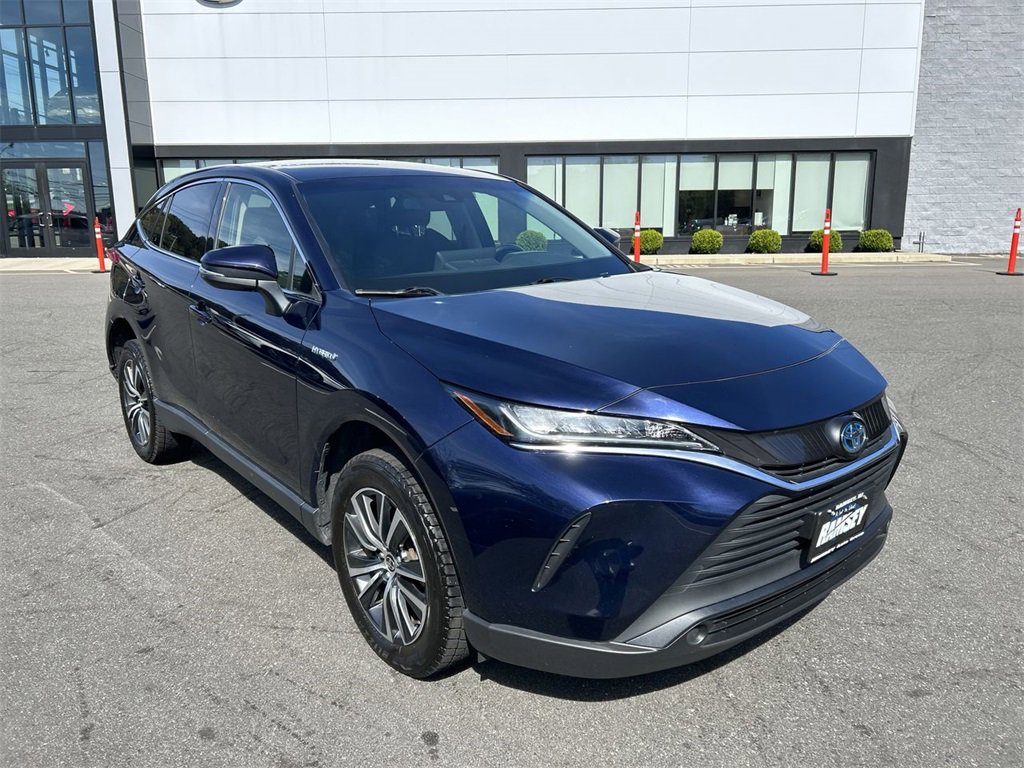 Used 2021 Toyota Venza LE image 2