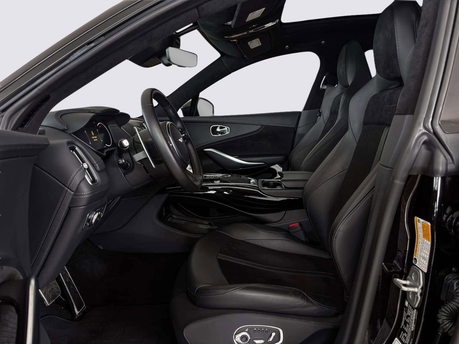 Used 2024 Aston Martin DBX image 11