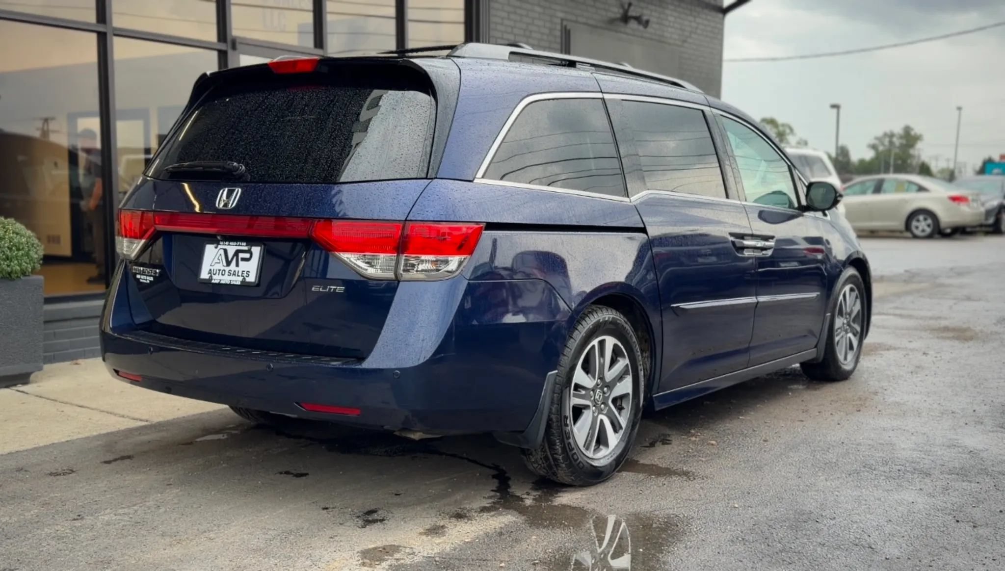 Used 2016 Honda Odyssey Touring image 2