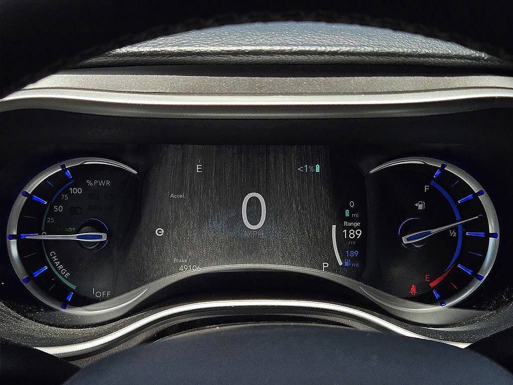 Used 2023 Chrysler Pacifica Touring-L FWD image 12