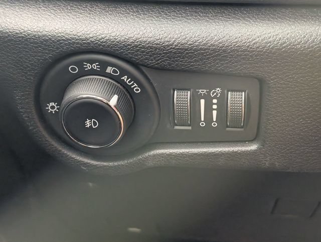 Used 2025 Chrysler Pacifica Select FWD image 14
