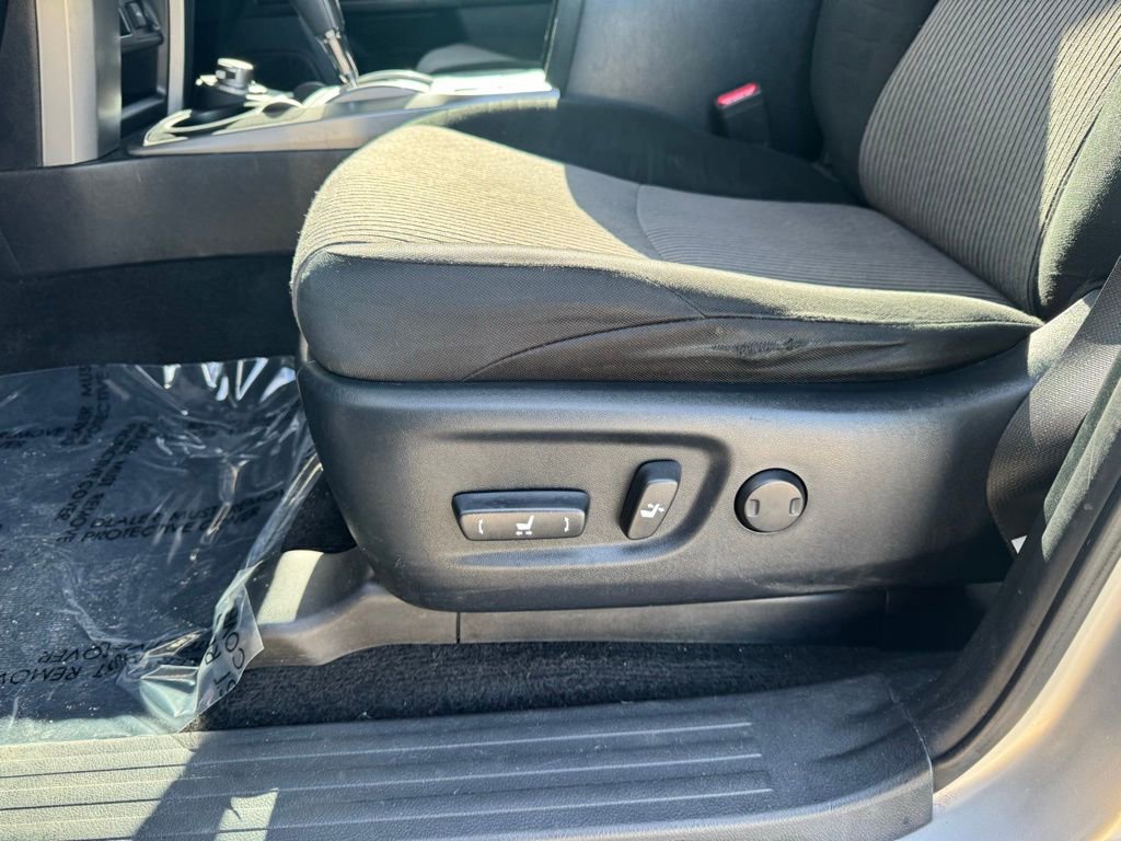 Certified 2020 Toyota 4Runner SR5 AWD/4WD image 5
