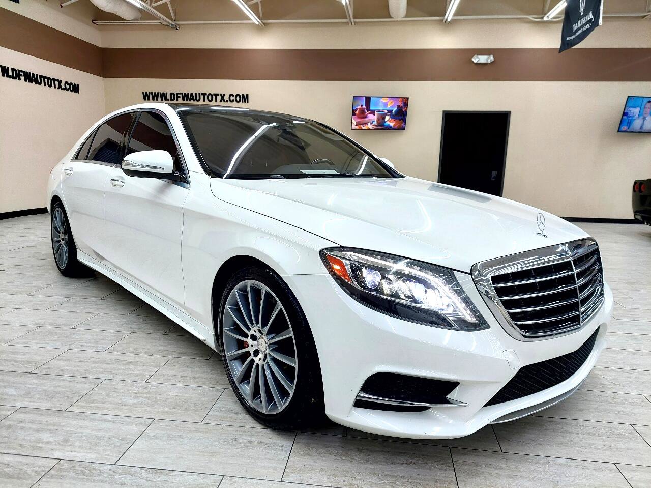 Used 2015 Mercedes-Benz S 550 Sedan image 3