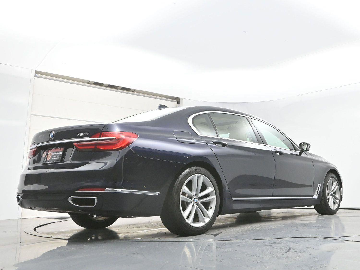 Used 2018 BMW 750i xDrive image 38
