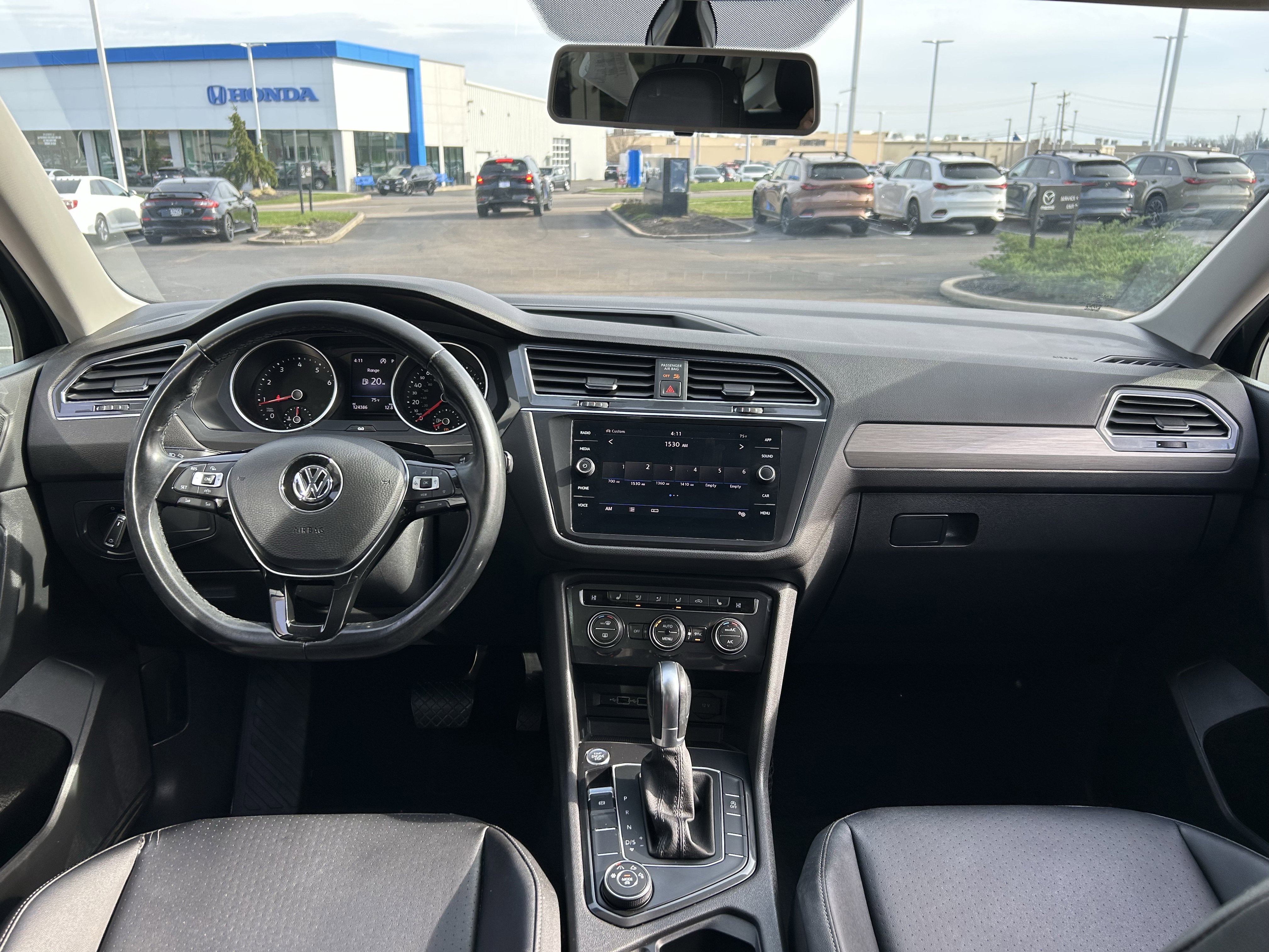 Used 2019 Volkswagen Tiguan SE w/ Panoramic Sunroof Package image 9