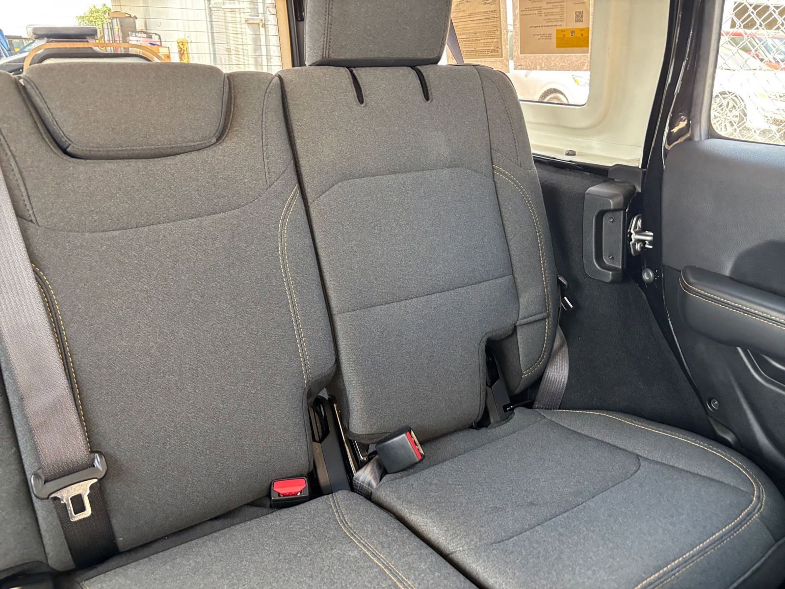 Used 2025 Jeep Wrangler Sahara image 35