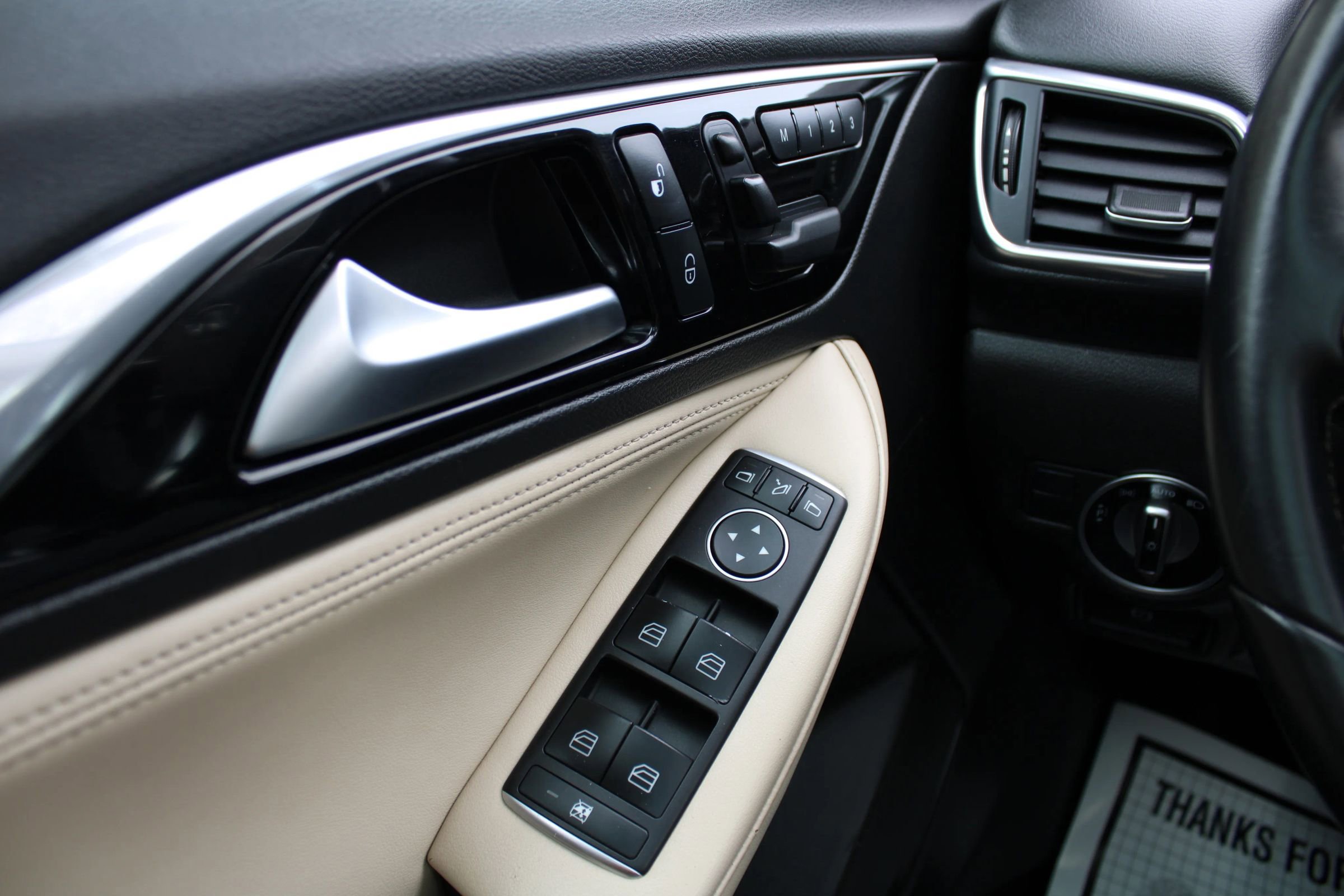 Used 2017 INFINITI QX30 Premium w/ Navigation Package image 24