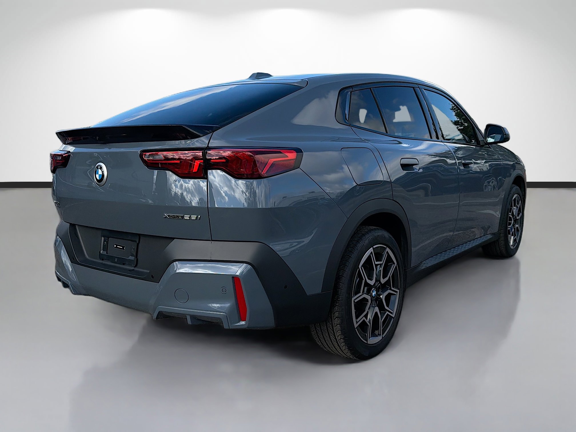 Used 2026 BMW X2 xDrive28i image 3