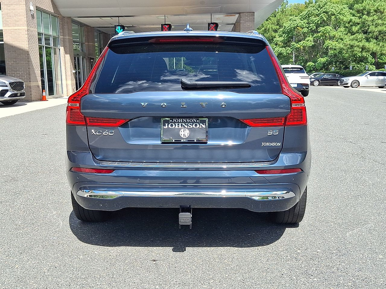 Used 2022 Volvo XC60 B5 Inscription w/ Advanced Package FWD image 23