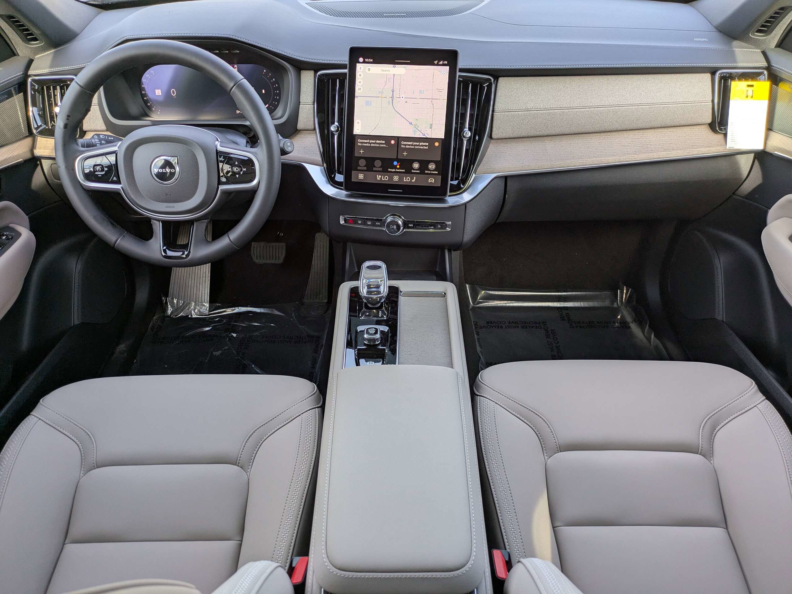 New 2026 Volvo XC90 B6 Plus w/ Protection Package Premier image 16