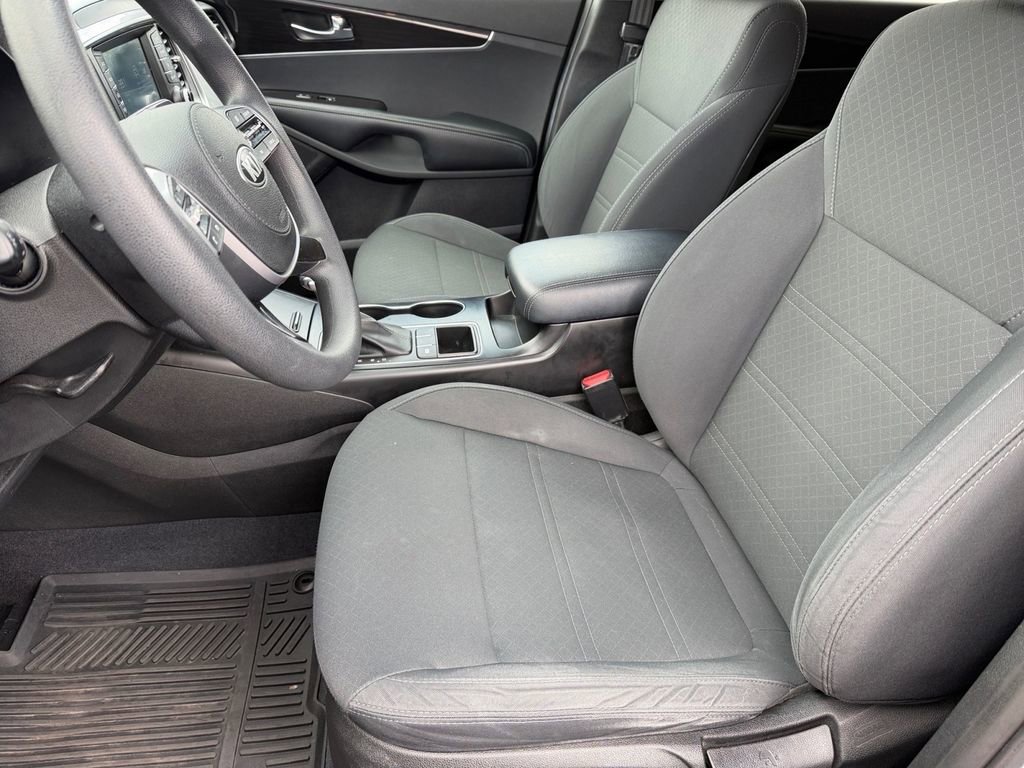 Used 2020 Kia Sorento LX image 10