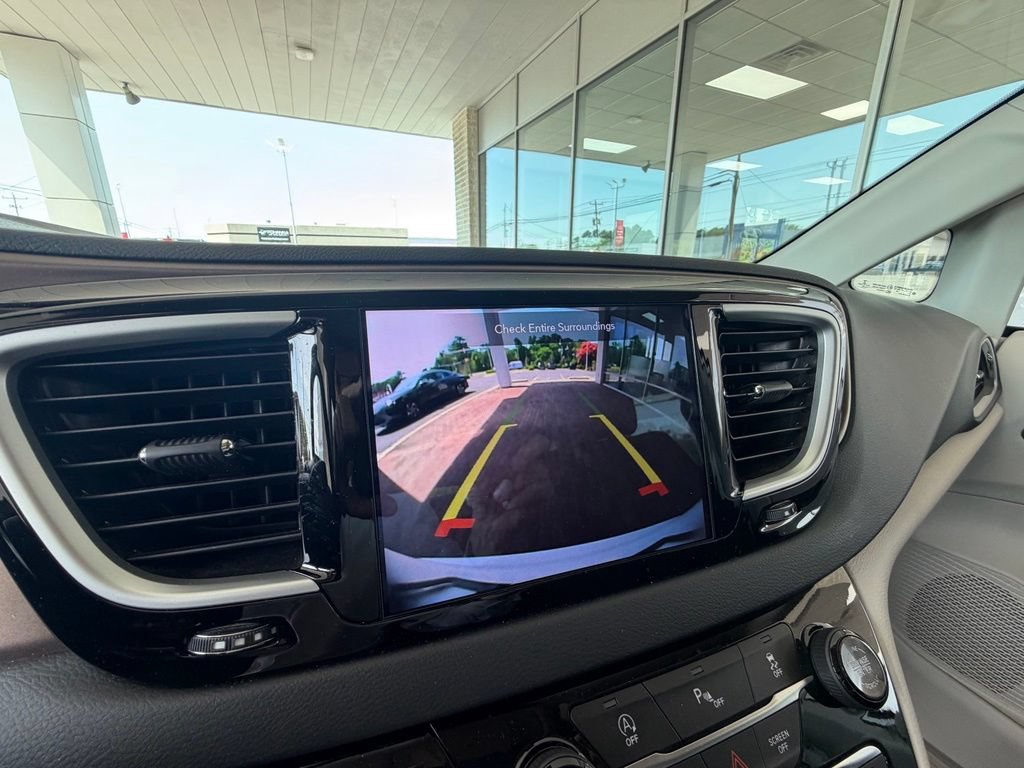 Used 2018 Chrysler Pacifica Touring Plus FWD image 11