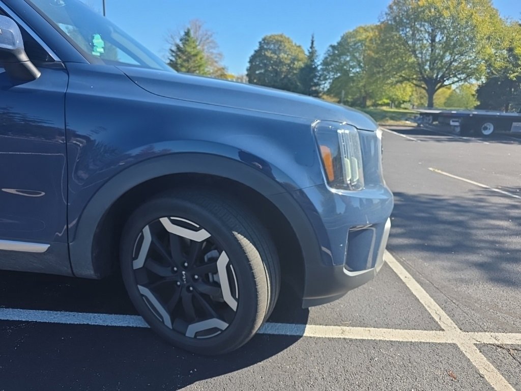 Used 2023 Kia Telluride S image 7