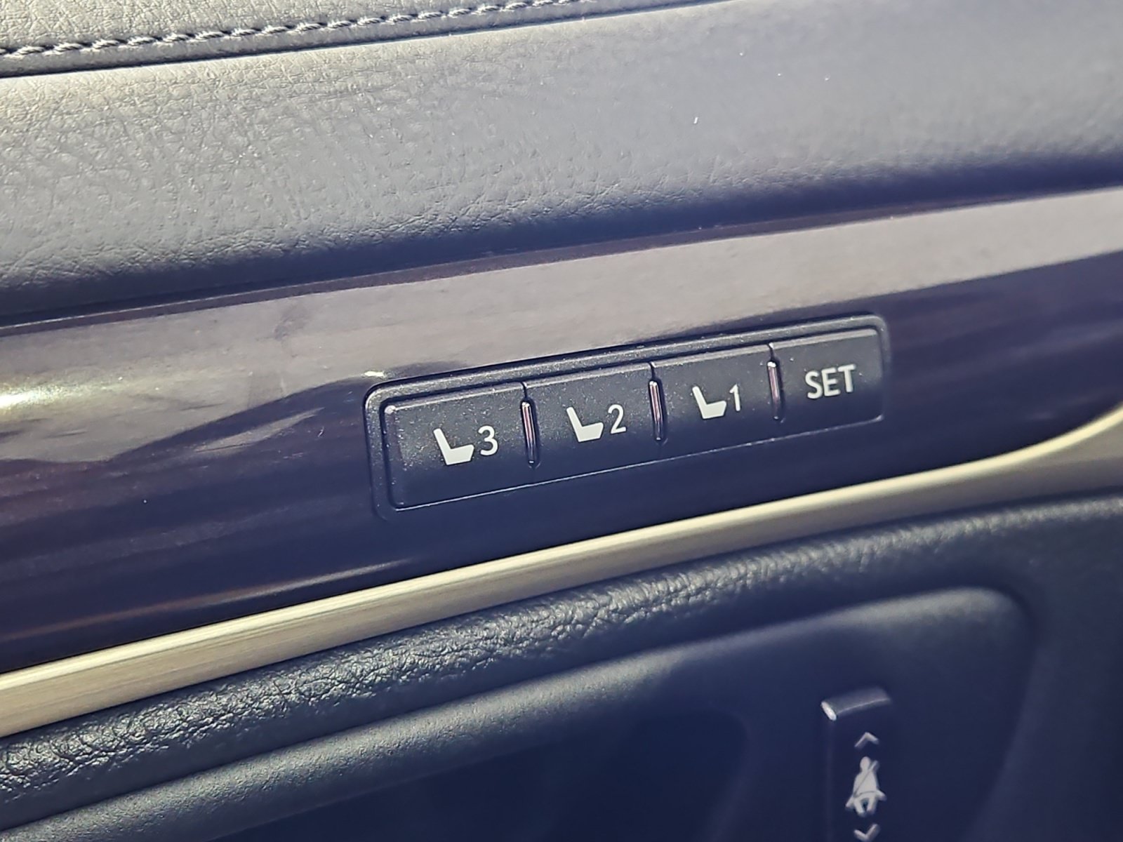 Used 2014 Lexus LS 460 w/ Comfort Package RWD image 17