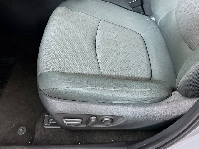 Used 2023 Toyota RAV4 XLE AWD/4WD image 18