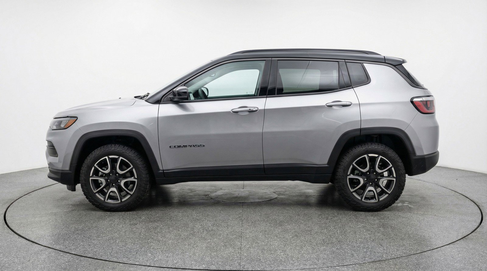 Used 2025 Jeep Compass Trailhawk AWD/4WD image 5