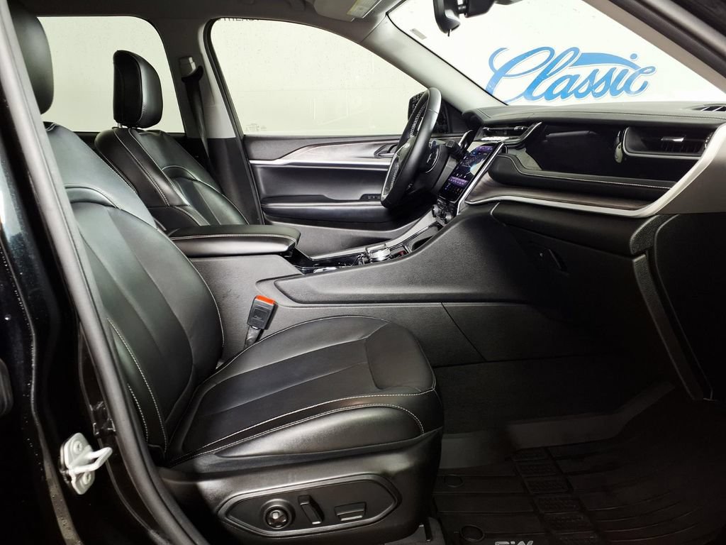 Used 2022 Jeep Grand Cherokee L Limited w/ Black Appearance Package RWD image 12