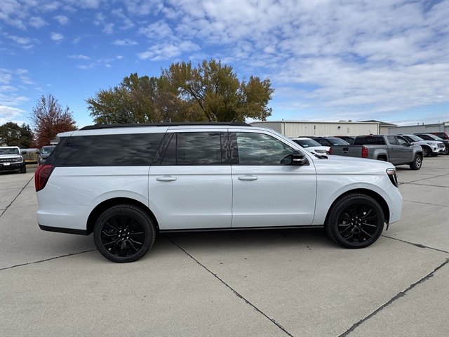 New 2025 Ford Expedition Max Platinum image 3