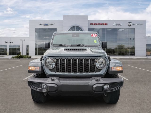 Used 2025 Jeep Gladiator Sport AWD/4WD image 6
