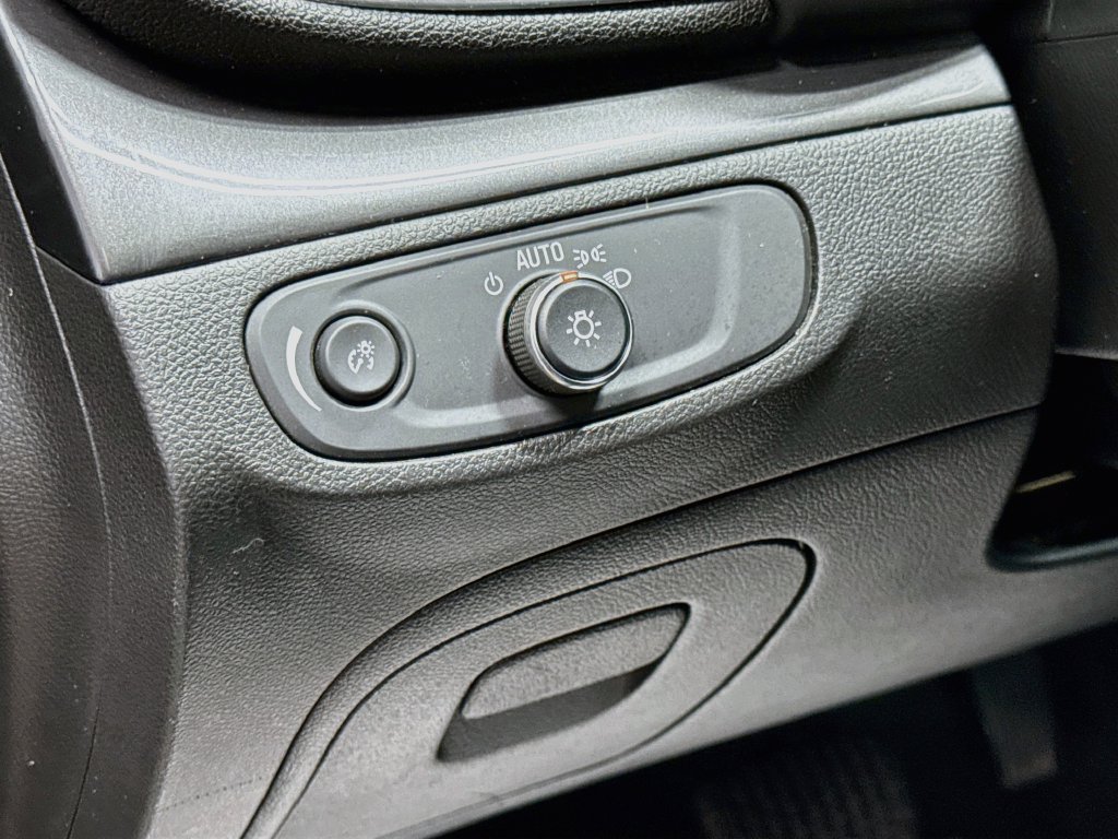 Used 2020 Buick Encore Preferred FWD image 11