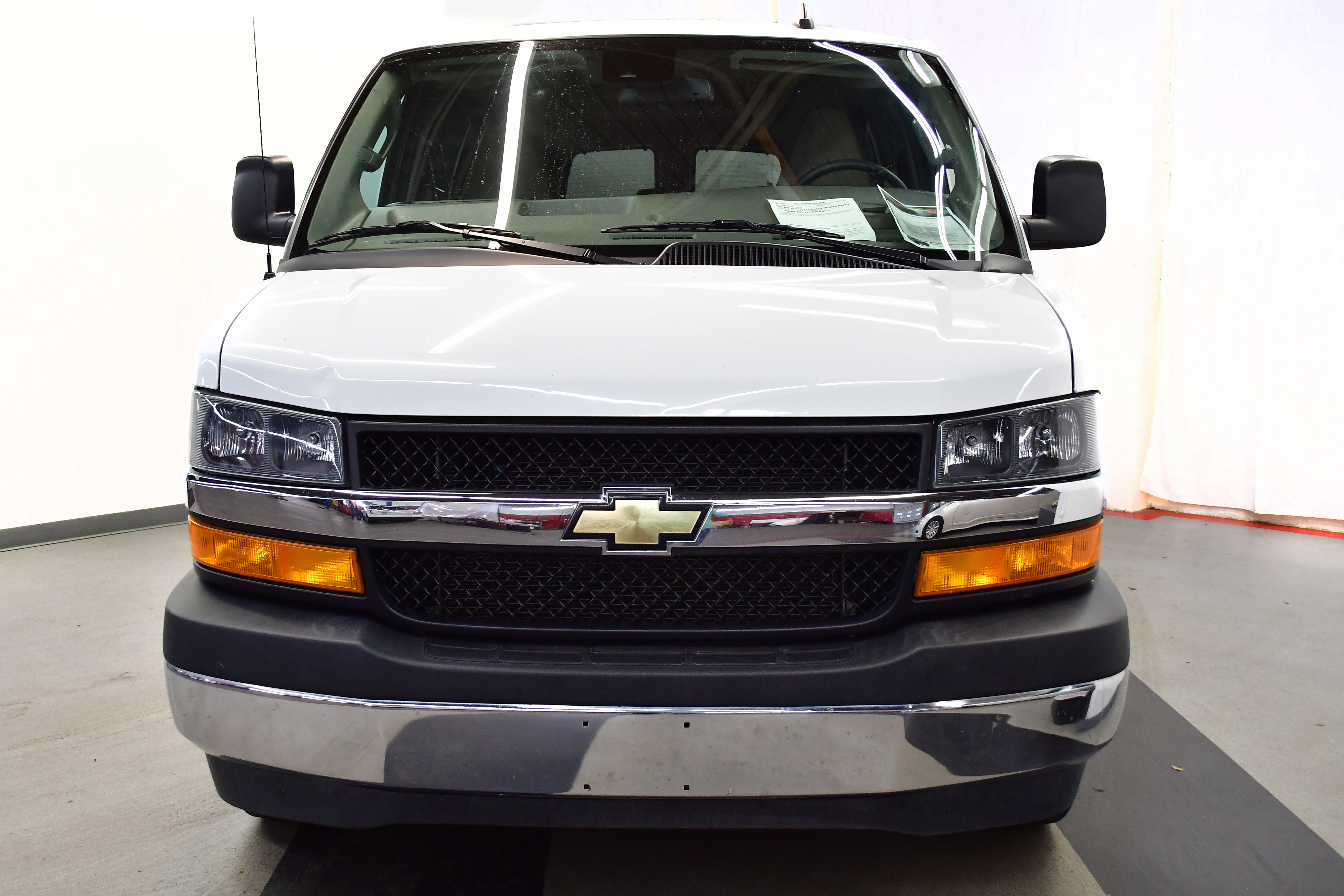 Used 2024 Chevrolet Express 3500 LT w/ LT Preferred Equipment Group image 3