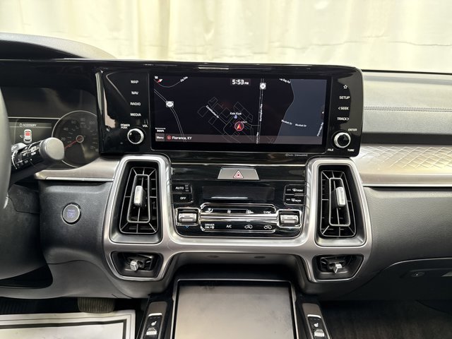 Used 2022 Kia Sorento EX w/ Panoramic Sunroof Package image 25