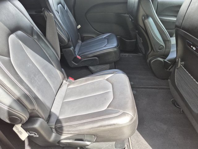 Used 2025 Chrysler Pacifica Select FWD image 30