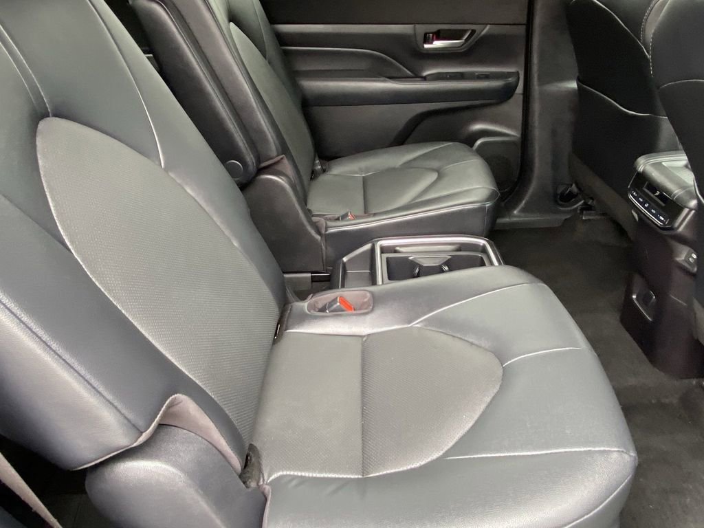 Certified 2025 Toyota Grand Highlander FWD image 17