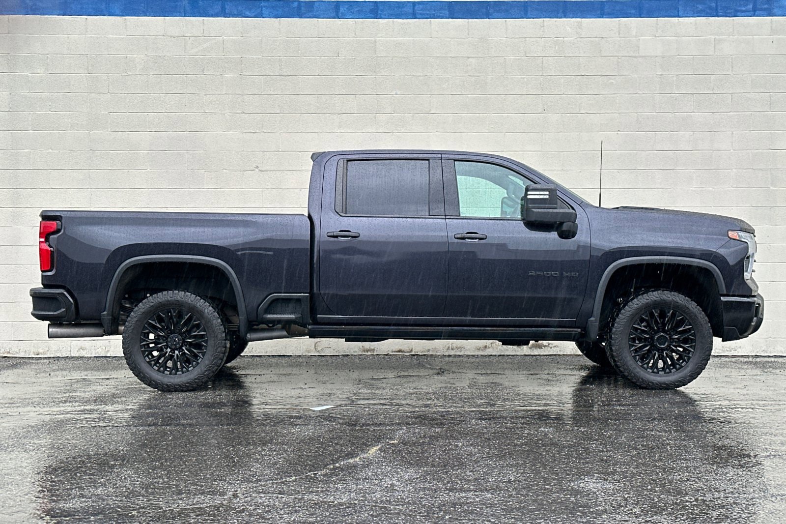 Used 2024 Chevrolet Silverado 3500 LTZ w/ LTZ Premium Package image 3