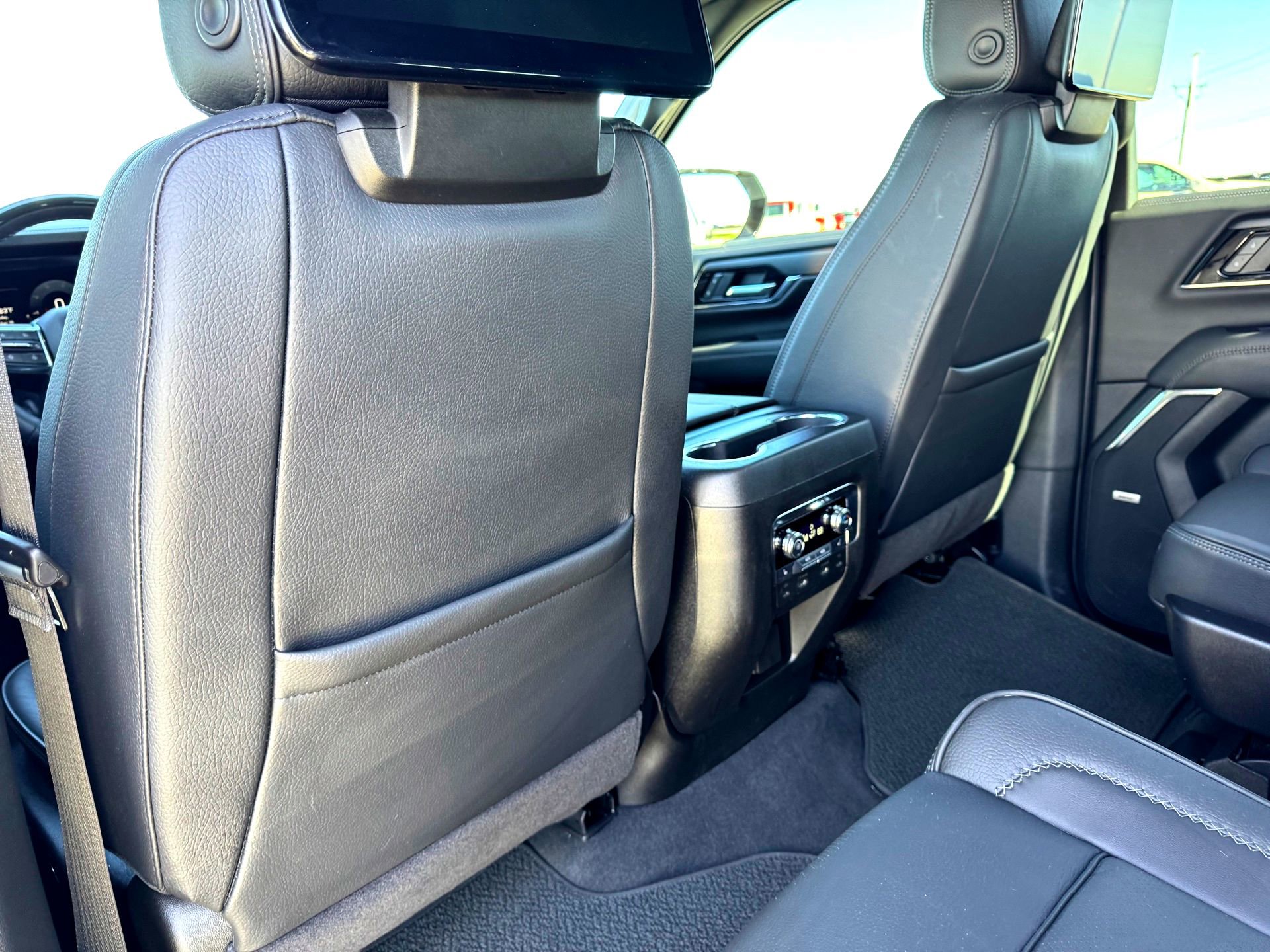 Used 2025 GMC Yukon XL Denali w/ Denali Reserve Package image 22