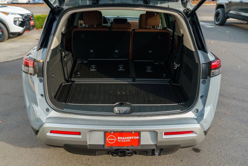 New 2025 Nissan Pathfinder Platinum image 8
