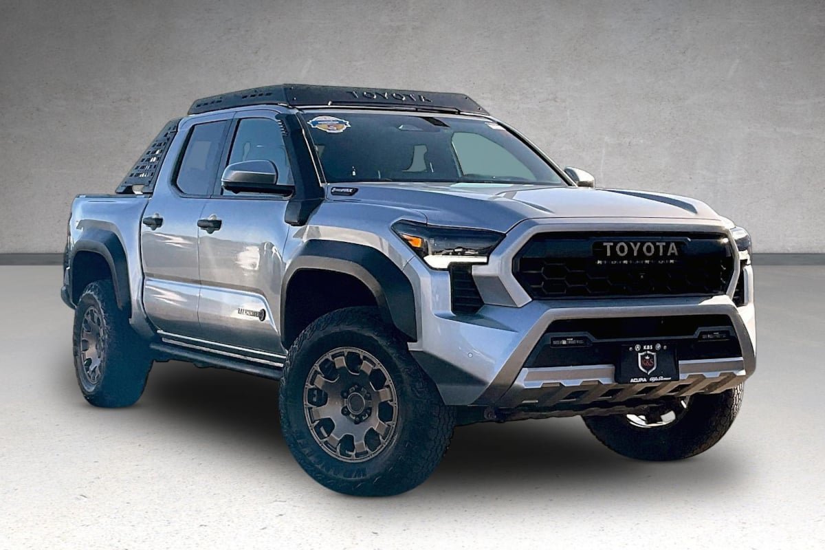 Used 2024 Toyota Tacoma 4x4 Double Cab Hybrid image 2