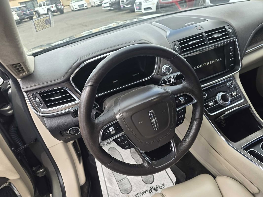 Used 2017 Lincoln Continental Premiere FWD image 18